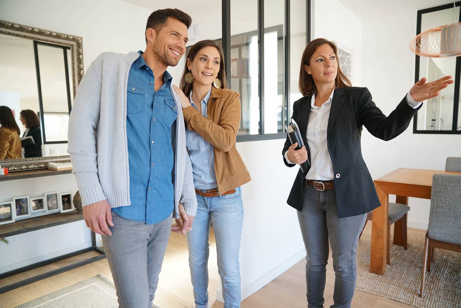 Visite d'appartement avec un agent immobilier
