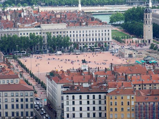 Stratégies patrimoniales pour transmettre un patrimoine immobilier en démembrement près de Lyon